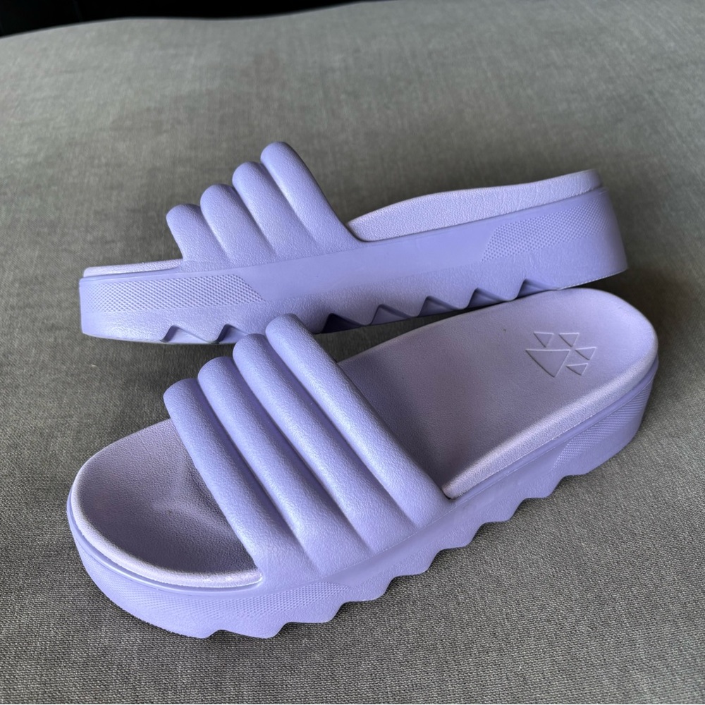 Cougar Purple Platform Sandals with Quilted Straps